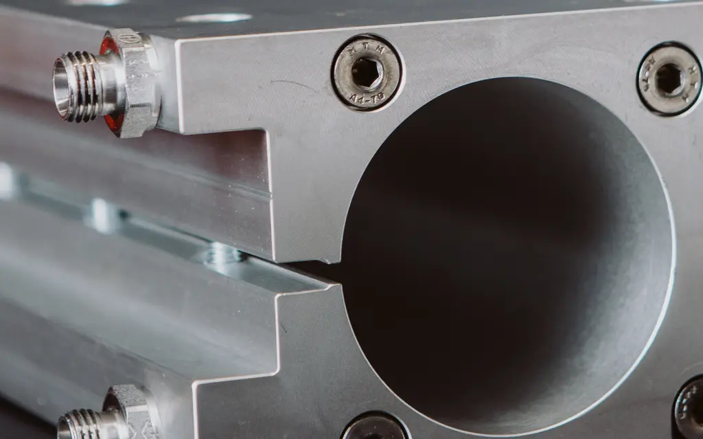 Montagefertiges Aluminiumgehäuse aus der Baugruppenmontage der Schweizer AG